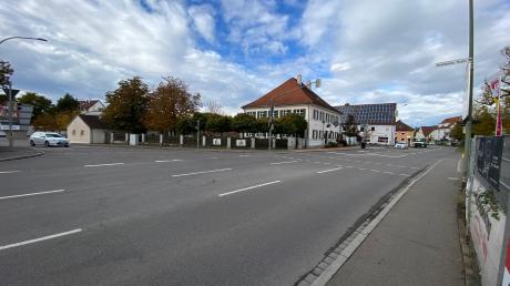 Erneut ist an der Einmündung der Dietenheimer Straße in die Memminger Straße in Illertissen eine Fußgängerin angefahren worden. 