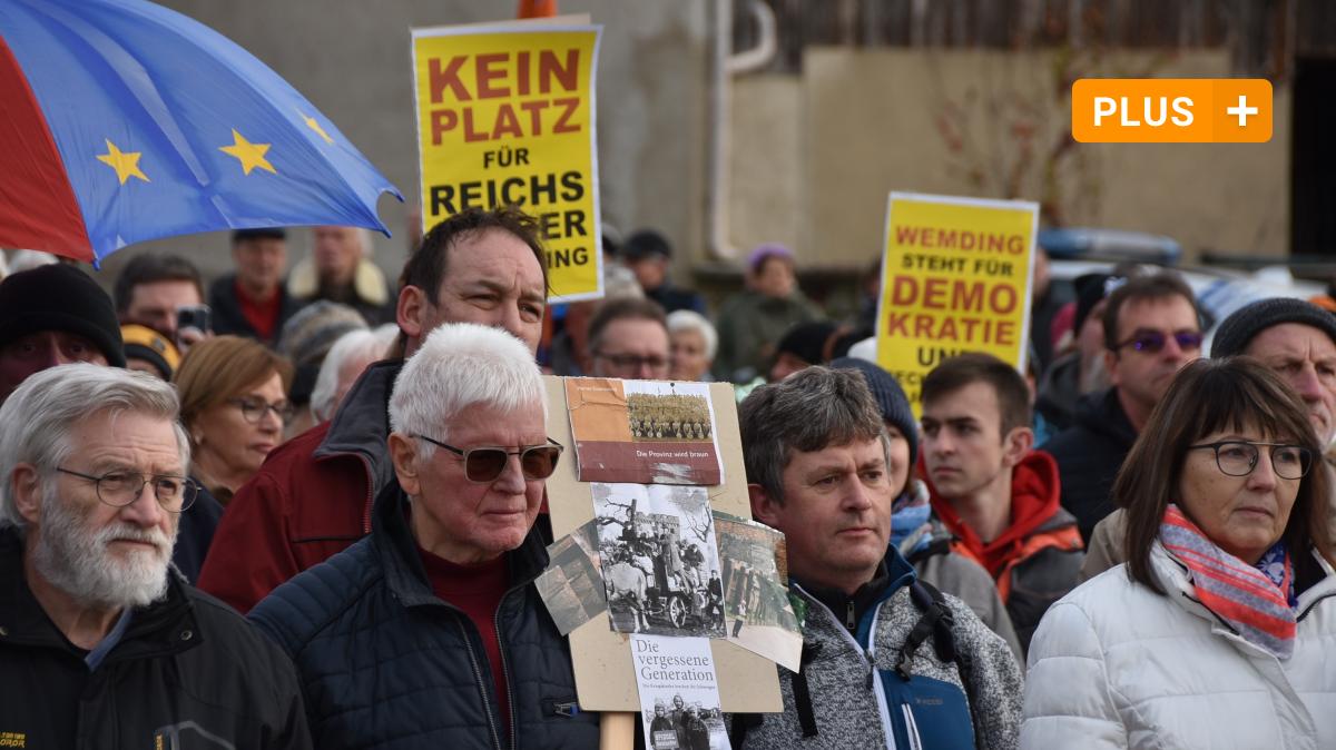 #300 Menschen demonstrieren in Wemding gegen Reichsbürger-Treffen