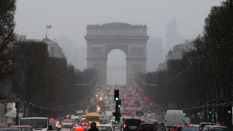 Die Pariser Bürgermeisterin hat nun den Stadtgeländewagen den Kampf angesagt. Sie will für SUV deutlich höhere Parkgebühren durchsetzen.