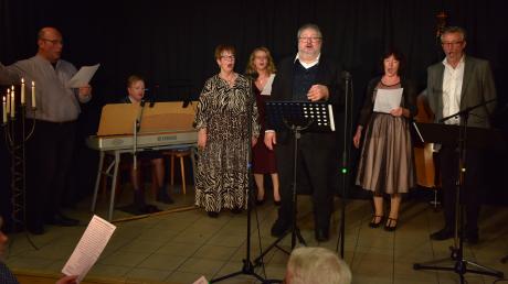 Mit dem gemeinsam mit den Konzertbesuchern gesungenen Lied „Ein schöner Tag“ endete das berührende 15. Schönesberger Klassikkonzert.