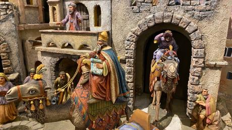 180 Figuren umfasst die große Roggenburger Weihnachtskrippe, die in der Advents- und Weihnachtszeit im Roggenburger Klostermuseum bestaunt werden kann. 