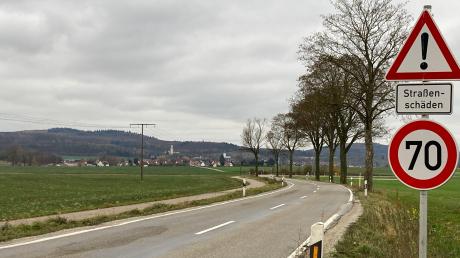 Blick von Möttingen Richtung Ziswingen über die Staatsstraße 2221, deren Ausbau geplant ist 
