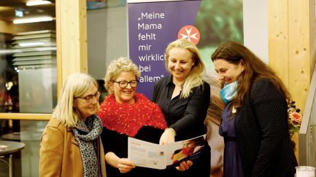 Feierten das fünfjährige Bestehen von Lacrima Ulm/Neu-Ulm (von links). Neu-Ulms Bürgermeisterin Gerlinde Koch, Angelika Bayer, Susanne Salzmann und Christine Joos.