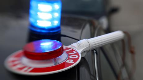 Die Polizei in Augsburg hat in Kriegshaber einen betrunkenen Autofahrer aufgegriffen.