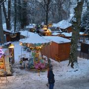 Der Weihnachtsmarkt in Dinkelsbühl ist auch in diesem Jahr wieder im Stadtpark und hoffentlich, wie im Dezember vergangenen Jahres, überzuckert mit Schnee. 
