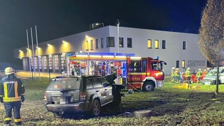 Bei einem Unfall in Gundelfingen ist eine 65-jährige Beifahrerin ums Leben gekommen.