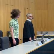 Das Landgericht Ulm hat einen 25 Jahre alten Mann wegen versuchten Totschlags und gefährlicher Körperverletzung zu acht Jahren Haft verurteilt.