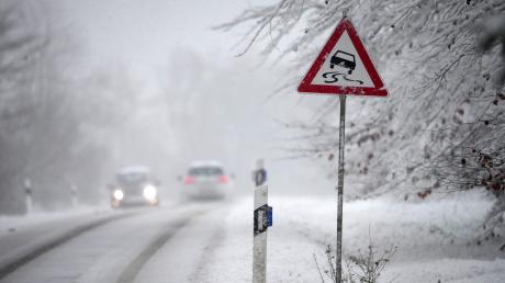 Wieder sind im Kreis Donau-Ries zahlreiche Unfälle wegen des Schnees und der Glätte passiert. 
