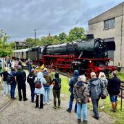 Im Bahnpark in Augsburg können Lokomotive und Züge der Ammersee Dampfbahn begutachtet werden.