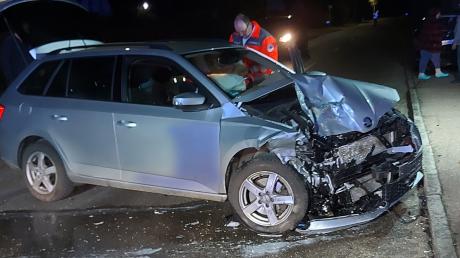 Bei einem Unfall in Burgheim wurde eine 41-jährige Autofahrerin leicht verletzt.