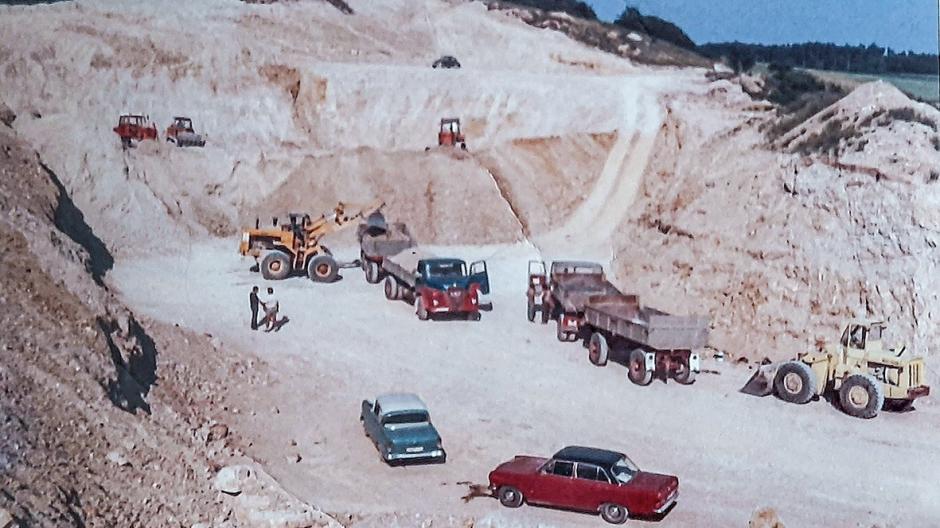 Blick in den Heroldinger Steinbruch im Jahr 1968. Dort baute die Firma Weiß lange Zeit Kies ab.