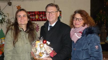 Mit Landrat Stefan Rößle haben Gründerin Christine Brönner (links) und „Mitstreiterin“ Manuela Feichtinger seit der ersten Stunde einen Förderer.