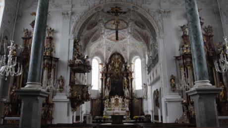 Die Babenhauser Pfarrkirche Sankt Andreas mit sehenswerter Stuckdecke muss saniert werden.