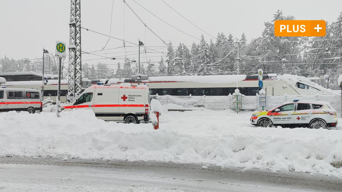 #Schneemassen: Hochbetrieb bei Feuerwehr und Rotem Kreuz
