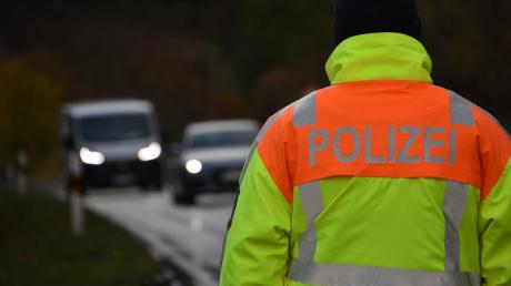Ein Gundelfinger ist am Samstagvormittag  laut Polizei auf der B16 zwischen Steinheim und Höchstädt gegen eine Leitplanke geprallt. 
