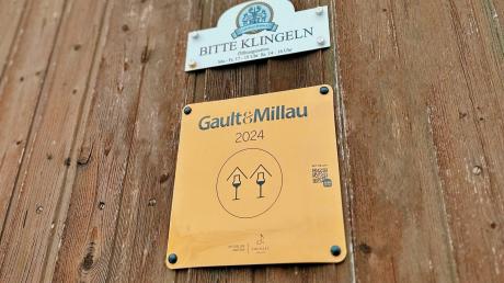 Gin aus Reutti: Jetzt auch im Gault&Millau Spirituosen-Führer. Das Schild hängt schon. 
