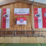 Für den Besuch von Bayern-Spieler Kingsley Coman wurde in Fünfstetten fleißig dekoriert - alles umsonst.