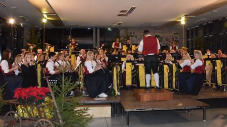 Die Musikkapelle Babenhausen (hier im Bild) und die Haseltaler Musikanten bewiesen mehr als zwei Stunden lang, in welcher Bandbreite sich Blasmusik heutzutage präsentiert.