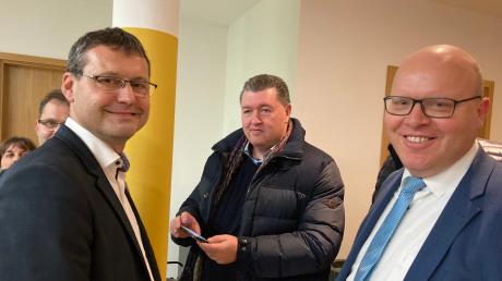 Kurz vor Bekanntgabe des Wahlergebnisses entstand diese Foto (von links): Stephan Karg, Stadtrat Thomas Häußler und Gerrit Maneth. 