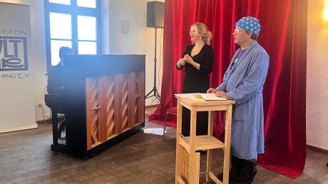 Wigald und Teresa Boning sowie Stellario Fagone bei der musikalisch umrahmten Lesung aus dem Buch "Herr Bonig geht baden" in Herrsching.