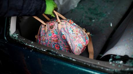 In Senden wurde eine Handtasche bei der Fahrt aus einem Fahrradkorb gestohlen. 