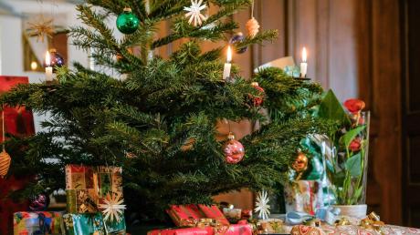 Unterm Christbaum stapeln sich nicht bei allen Familien die Geschenke. In Lauingen werden es immer mehr, die auf die Geschenk-Aktion angeweisen sind.