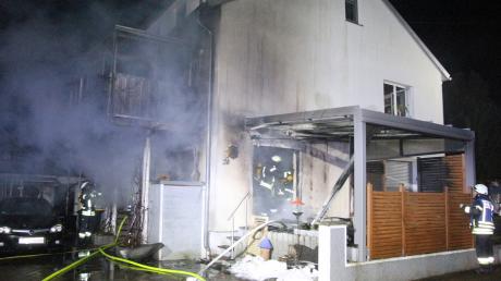 In einem Wohnhaus in Vöhringen ist am frühen Sonntagmorgen ein Feuer ausgebrochen.