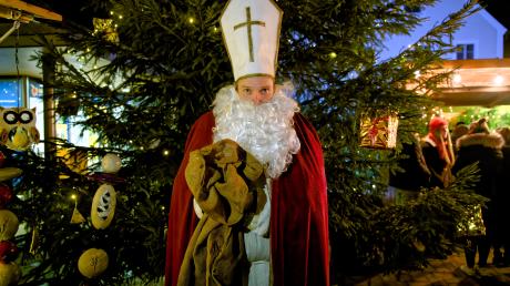 Das Deininger Weihnachtsleuchten fand am Wochenende statt. Viele Rieserinnen und Rieser ließen sich von vorweihnachtlicher Stimmung verzaubern. Auch der Nikolaus war da.