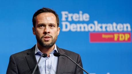 FDP-Landeschef Martin Hagen fordert die Staatsregierung auf, einen Nachtragshaushalt zu beschließen.