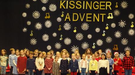 Die Mädchen und Buben des Grundschulchors begeisterten das Publikum beim Kissinger Advent.
