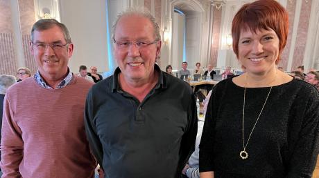 Bürgermeisterin Katja Müller und Zweiter Bürgermeister Albert Kaiser (links) haben den langjährigen Lauinger Bauamts-Mitarbeiter Christoph Mayer in den Ruhestand verabschiedet. 