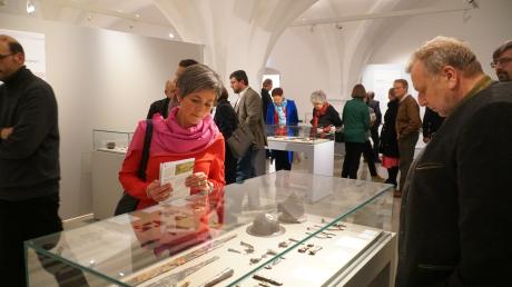 Im ersten Teil der Ausstellung locken zahlreiche Fundstücke und Rekonstruktionen aus dem Frühmittelalter.