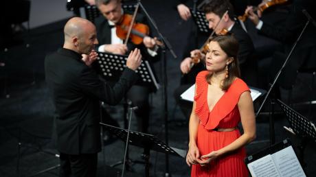 Theresa Pilsl trat beim Weihnachtskonzert von Audi zusammen mit dem Georgischen Kammerorchester Ingolstadt auf und ließ mit ihrem Gesang die Herzen höher schlagen.