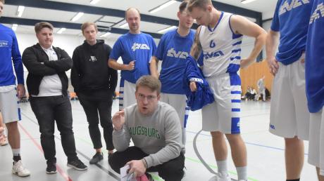 Trainer Markus Mosig stimmt die Basketballer des TV Augsburg ab nächster Woche auf das Aufstiegsturnier ein. 