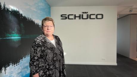 Anne Ruhnke aus Zusamaltheim geht nach 45 Jahren bei Schüco in Rente. Sie gehörte zur Besetzung, die seit der Gründung der Niederlassung in Wertingen dabei war.