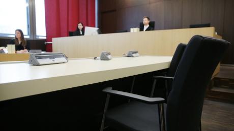 Immer wieder erscheinen Angeklagte nicht vor Gericht - so auch am Dienstag in Nördlingen. Das kann unterschiedliche Folgen haben.