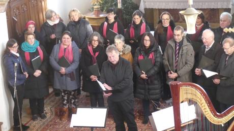 Beim Adventskonzert des Gesangvereins Köngetried gab es viel Beifall für die Sängerinnen und Sänger.