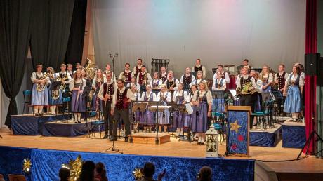 Beim Benefizkonzert des Musikvereins Penzing in der Freien Waldorfschule in Landsberg wurden knapp 10.000 Euro an Spenden gesammelt