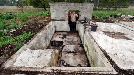 Nur noch Fundamente waren vom Dachauer  KZ Außenlager in Gablingen übrig. Nun könnte es doch eine Gedenkstätte geben.