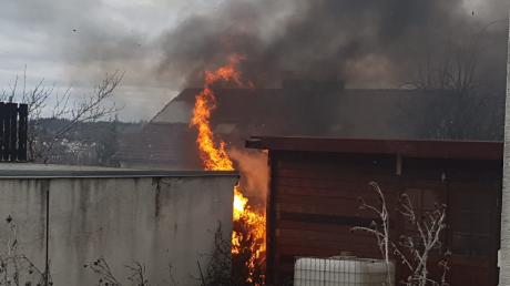 Eine Gartenhütte ist am Dienstagnachmittag im Wertinger Stadtteil Gottmannshofen ausgebrannt. 