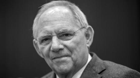 Der frühere Bundestagspräsident Wolfgang Schäuble ist tot. Der CDU-Politiker sei im Kreise seiner Familie zu Hause am Dienstagabend gegen 20 Uhr friedlich eingeschlafen.