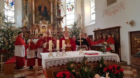Bischof Dr. Bertram Meier zelebrierte zur Uraufführung der Ulrichsmesse am zweiten Weihnachtsfeiertag den Gottesdienst in der Neuburger Pfarrkirche.