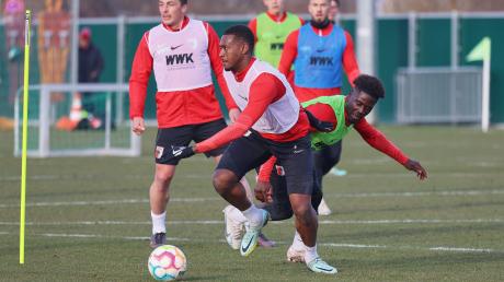 Ein Foto aus besseren Tagen: Reece Oxford im Training beim FC Augsburg 

