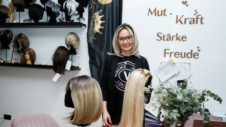 Barbara Schuhmaier hat sich vor drei Jahren mit "Zweithaarliebe" selbständig gemacht. Ihr Ziel ist es, von Haarausfall betroffene Menschen zu unterstützen.