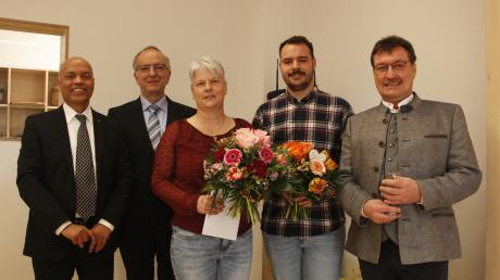 Beim Neujahrsempfang der Gemeinde wurden Nicole Kellermann und Fabian Irmler (mit Blumenstrauß) für sportliche und berufliche Leistungen gewürdigt.