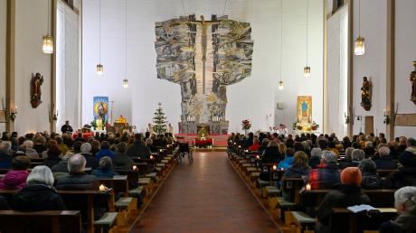 Die Pfarrgemeinde Kaufering nahm vorerst Abschied von der Pfarrkirche Mariä Himmelfahrt.