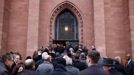 Die Gäste kommen zum Gottesdienst bei der Trauerfeier für Wolfgang Schäuble.