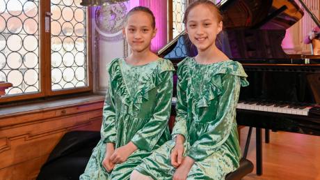 Im vergangenen Jahr erreichten die Zwillingsschwestern Franziska und Melanie Überreiter den 1. Platz in der Altersgruppe AG 1b am Klavier.