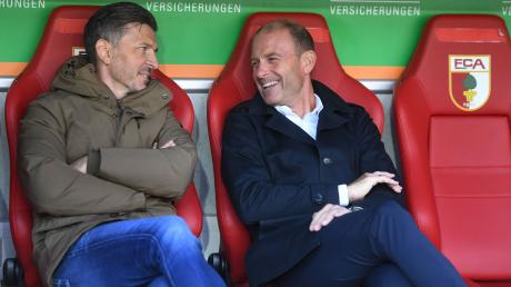 Cheftrainer Jess Thorup (re.) und Sportdirektor Marinko Jurendic haben den Kader des FC Augsburg ausgedünnt und punktuell verstärkt.