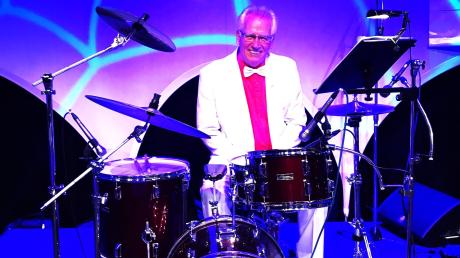 Heiner Ohnheiser aus Hinterbuch am Schlagzeug: Seine Band "Tornados" feiert 55-jähriges Bestehen.